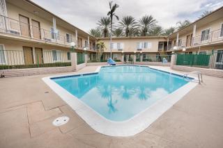 Americas Best Value Inn & Suites Anaheim - Anaheim - 1