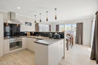 Hunia Haven - Himatangi Beach Holiday Home - 7