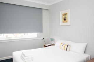Five Island Hotel - Cringila - 8