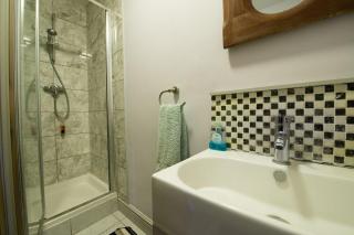 The Old Monkey, a quirky bolthole on the edge of a historic Market Town - 6