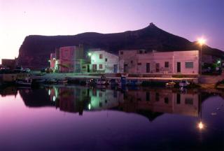 Il Cubo, monovano col mare su tre fronti. - Favignana - 9