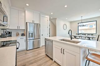 Newly-Built Lakeside Gem with Community Perks! - Huntsville - 9