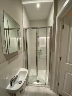 Buckingham Hotel - High Wycombe - 6