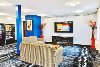 Coratel Inn & Suites by Jasper Northfield - Northfield - 0