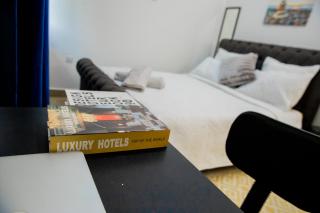The Sanctuary - Modern 2Bed Maisonette in Secure Foxdale Estate Solar Wi-Fi Garden - 3