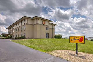 Super 8 by Wyndham Waterloo - Waterloo - 9