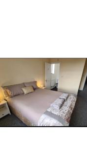 Beach escape 4 bedroom house, Sleeps 11, 2 free parking, garden, WIFI, Smart TV, newly decorated - Bournemouth - 6