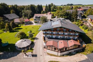 Voralpenhotel Schmoller - Sankt Georgen im Attergau - 4