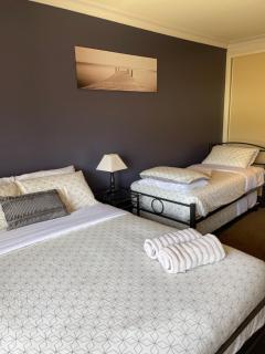 Cowes Beachfront Retreat - Cowes - 2