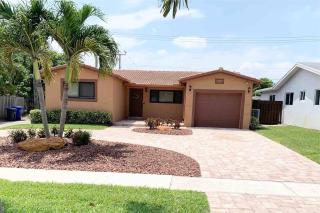 3 Bed - Sleeps 6 - Free Parking - 5 Mins to Beach - 1