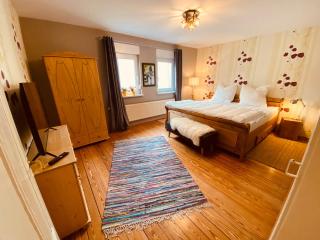 Gemütliche Landhaus Wohnung auf dem Ponyhof - Himmelbett, Kamin & Garten - Ortenberg - 4