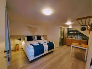 Grásteinn Guesthouse - Þórshöfn - 0