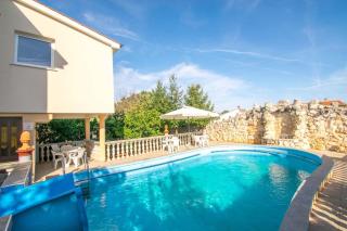 Apartment Ivo with shared swimming pool - 0