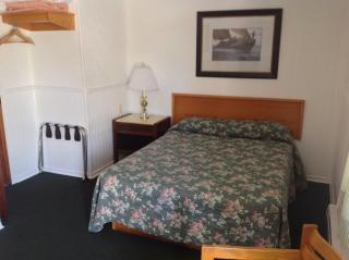 Cedar Vista Motel - 6