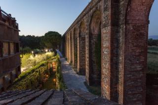 La Dimora dei Conti, Indulge in a Country Farmhouse Apartment with Jacuzzi Facing the Town! - Capannori - 8