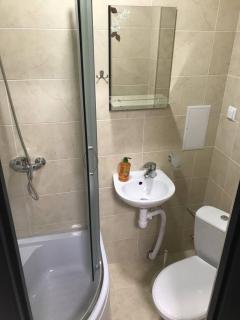 Apartment room-СВІТЛО ЦІЛОДОБОВО -біля вокзалу-недалеко від центру - Lviv - 1