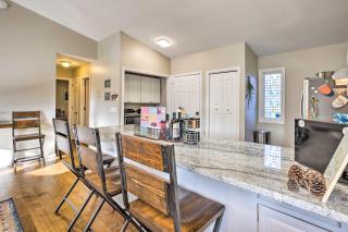 Indigo Cottage with Deck on Lake Arrowhead! - Waleska - 2