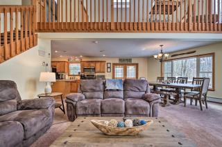 Family-Friendly Poconos Chalet with Fireplace - 4