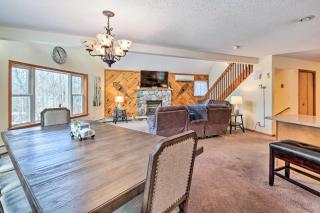 Family-Friendly Poconos Chalet with Fireplace - 2