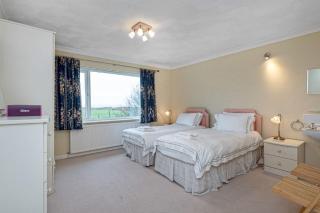 Plas Diwedd - Valley - 1