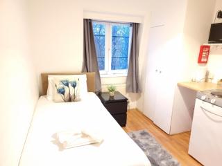 F22-Compact 4th Flr Studio fits 1- Near Paddington Station - London - 1