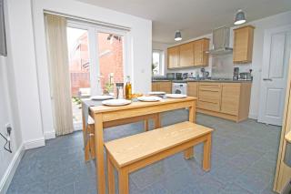 Dock House - 5 Bedroom House - Sleeps 7 - Newport - 0