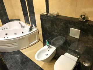3-bedroom jacuzzi apartment - Lviv - 1