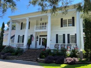 Bama Bed and Breakfast - Sweet Home Alabama Suite - 1