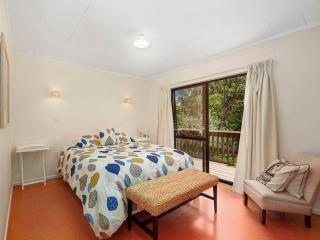Matuku Hideaway - Taupo Holiday Home - 3