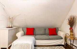 The Avondale Attic - Chicago - 4