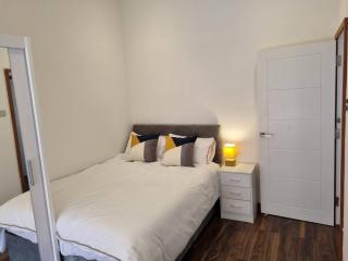 Modern and spacious two bedroom apartment - 9