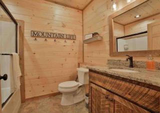 Mountain Hideaway with Hot Tub & Fire Pit - Mineral Bluff - 8