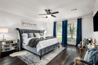 Boutique Bunkhouse Sleeps 20 Pool Hot Tub OutletMall TheatreRm EV Friendly - Cypress - 4