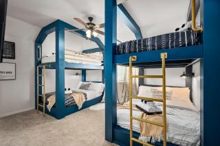 Boutique Bunkhouse Sleeps 20 Pool Hot Tub OutletMall TheatreRm EV Friendly - Cypress - 2