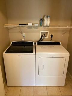 NEW Contemporary Chalet 5 Bed/3 Bath in Split Rock - 2