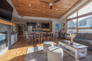 Spring Creek Penthouse by Canadian Rockies Vacation Rentals - Canmore - 3