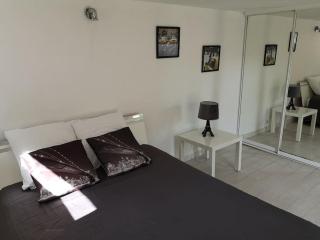 Appartement 50 m2 dans une maison privative avec terrasse et jardin privée - Le Cannet - 2