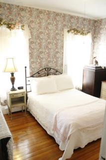 The Coolidge Corner Guest House: A Brookline Bed and Breakfast - Brookline - 9