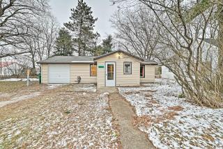 Quaint Frederic Home Ski, Boat and Hike Nearby - Frederic - 9