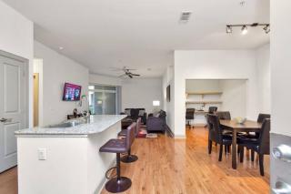 Stylish Open Concept Apt with King Bed, walking distance from NRG Texans Stadium, 1 mile to Med Center, Free Parking - 1