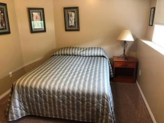 Paradise Canyon Golf Resort - Luxury Condo M409 - Lethbridge - 4