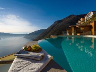 Colosseo with wonderful lake view and swimming pool - Parzanica - 1