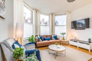 City & Beach at your Reach - courtyard & parking - Portsmouth - 0