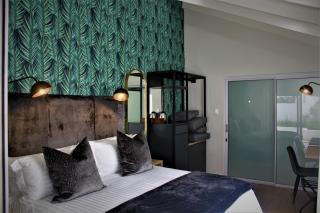 The Executive Bed and Breakfast - East London - 8
