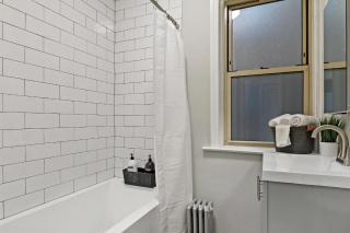 Radiant & Airy 2BR Apartment near Shops - Springfield 2 REP - Chicago - 1