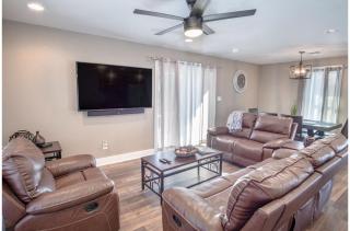 Lovely 3 BR Home Only 9 Minutes from Downtown - San Antonio - 6
