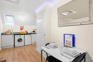 Lt Properties studio apartment Central Luton - 4