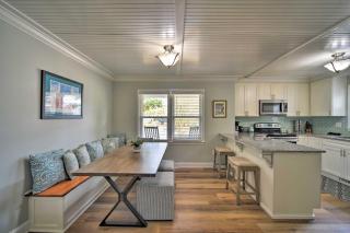 Charming House with Patio, 3 half Mi to Beach! - Charleston - 5
