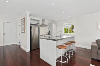 Sandy Jandal - 3-5 Bedroom - Russell Cottages - 4