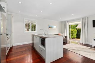 Sandy Jandal - 3-5 Bedroom - Russell Cottages - Russell - 3
